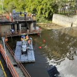 Plataforma flotante para dragado y bombeo